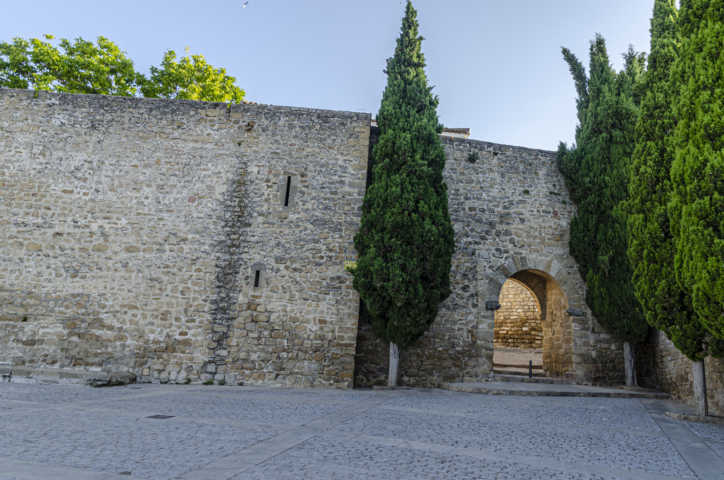 Jaén - Úbeda 089 - murallas - Puerta de Granada.jpg